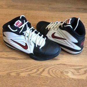 Youth/Boys Nike AV Pro 3 Basketball Shoes. Size 5Y